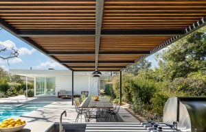 Mandy Moore’s Suave Midcentury Gem in Pasadena Hits the Market
