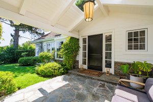 Actress Kate Beckinsale’s Tranquil Former Brentwood Home Hits the Market