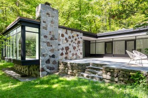 This Modernist, Circa-1956 Connecticut Treasure Wants $1.1M