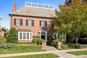 CNN’s Chris Wallace Quietly Puts His Longtime Washington D.C. Manor Up for Sale