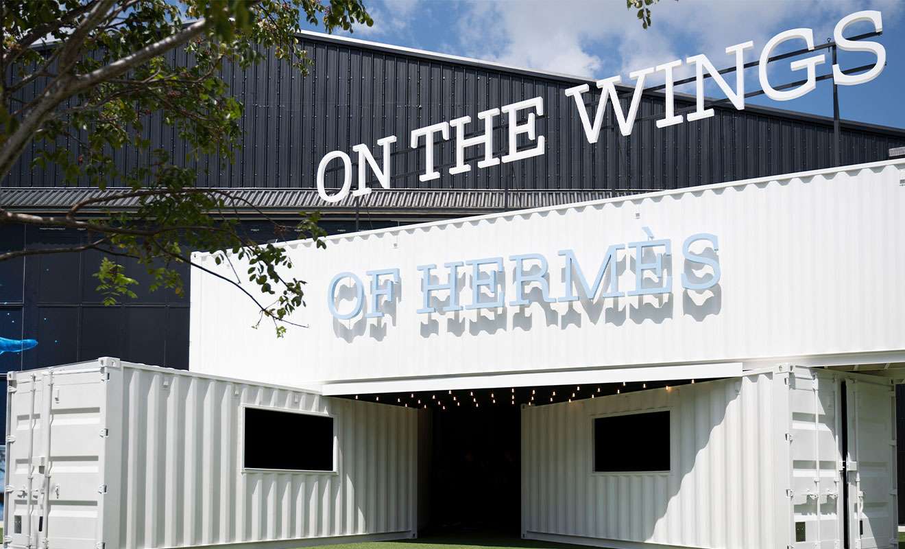 On the Wings of Hermès
