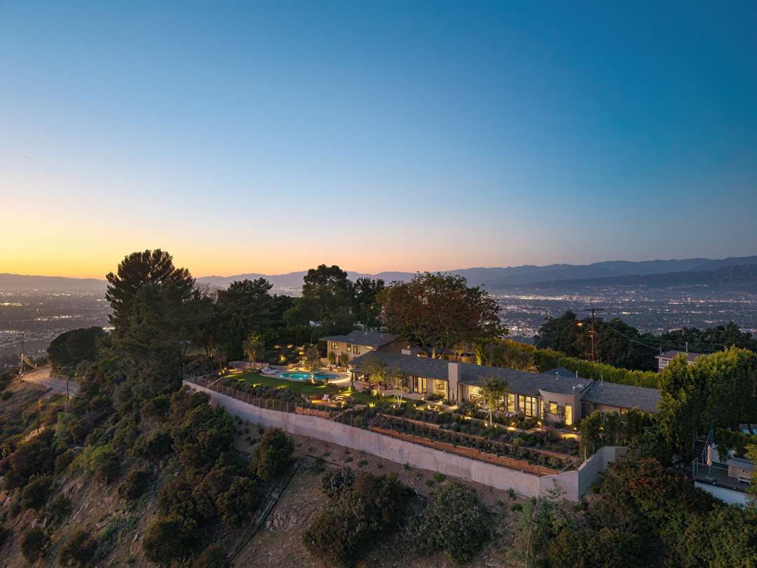 ‘Captain America’ Star Chris Evans Seeks $7M for His Marvelous Hollywood Hills Home