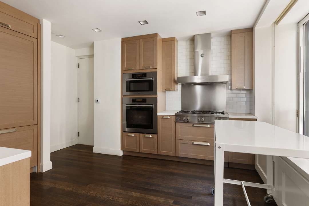 Elegant Manhatten kitchen