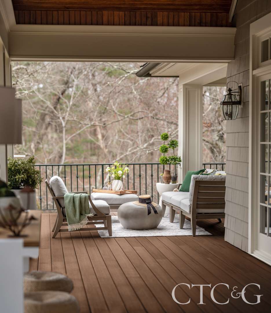 Elegant upper tier seating