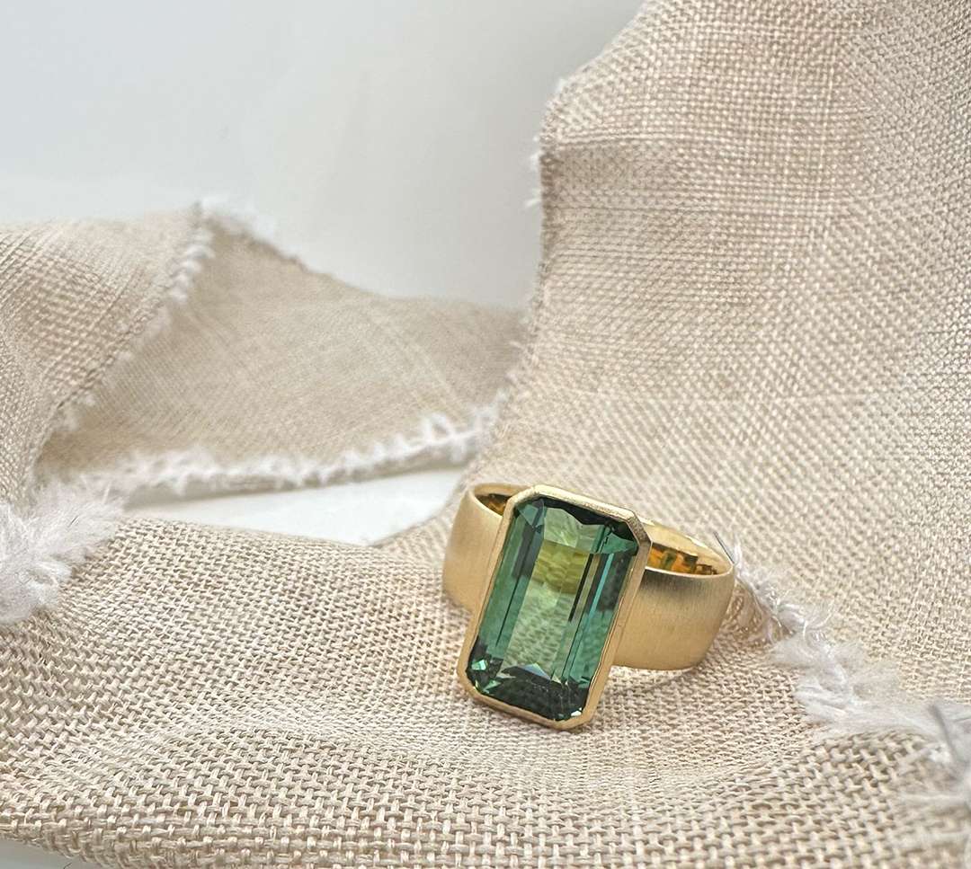 Thick green rectangular ring
