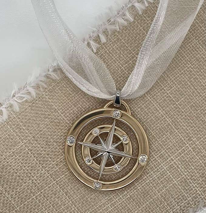 Stunning round pendant