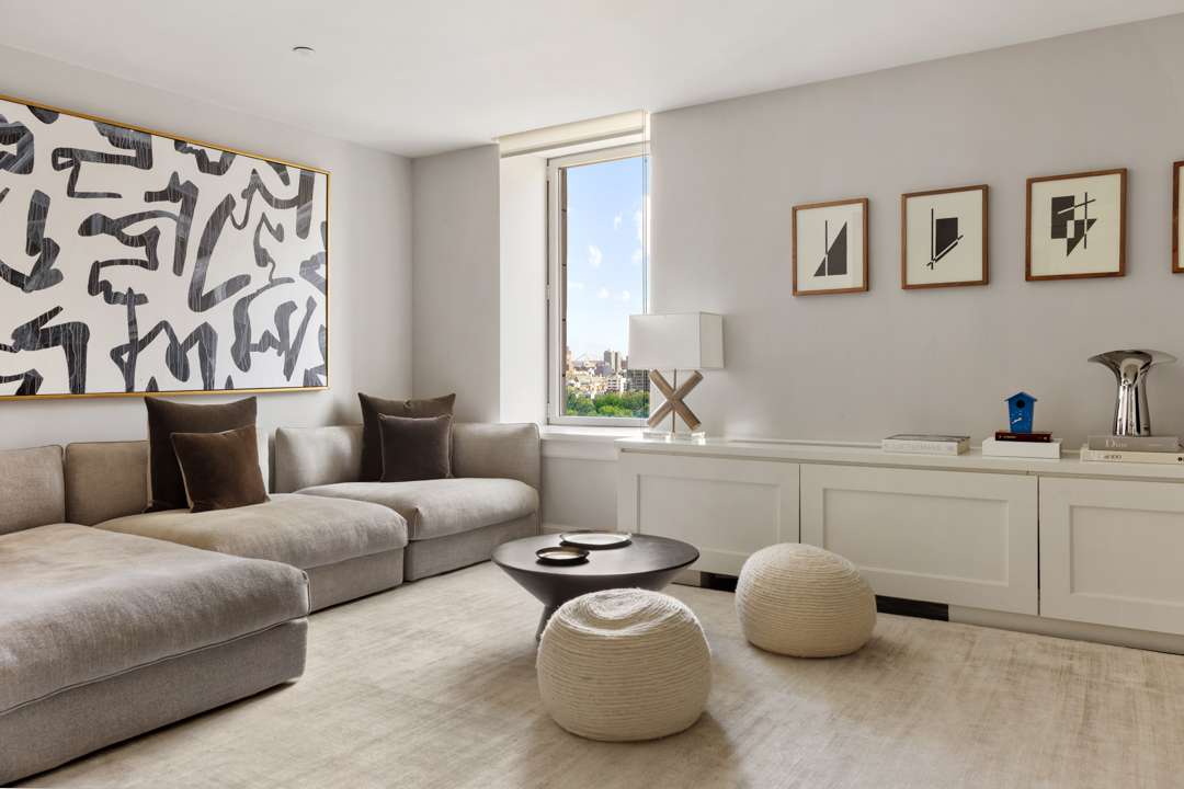 Carmelo Anthony's luxurious Manhattan living room