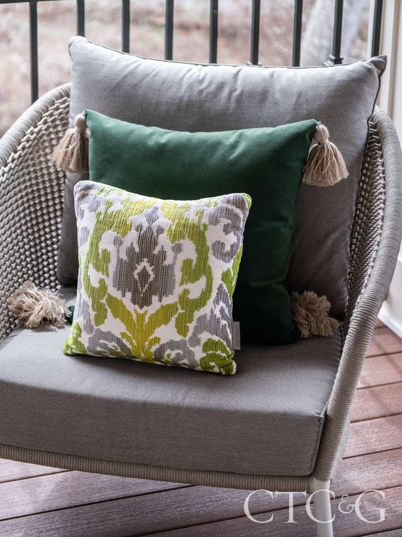 Colorful pillows complement the home’s natural surroundings