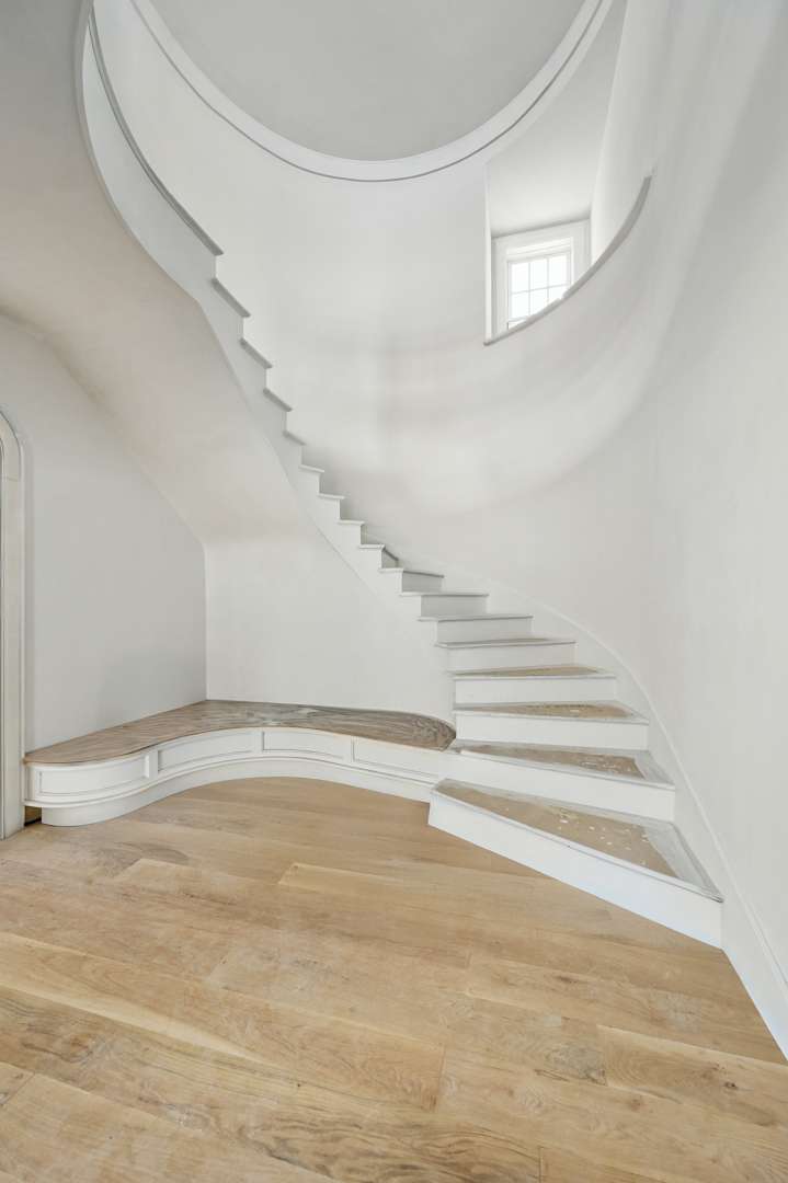 Grand circular stairway