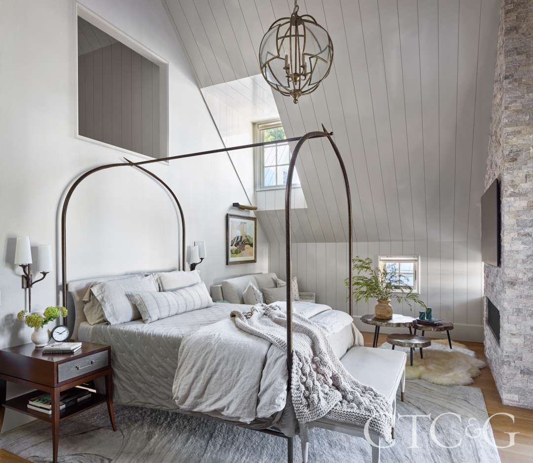 Canopy bed in shapely bedroom