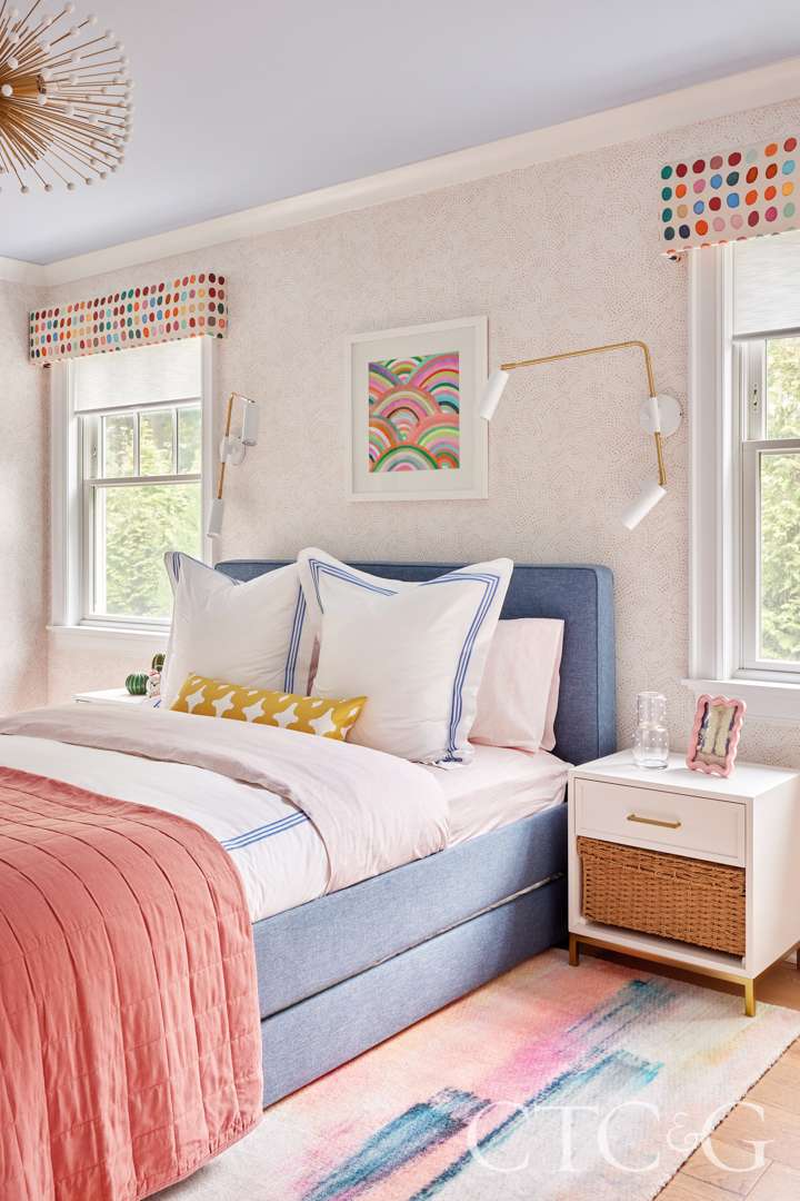 Colonial pink bedroom with a painted ceiling