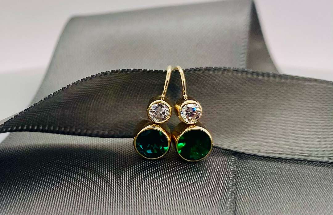 Snug emerald diamond earrings