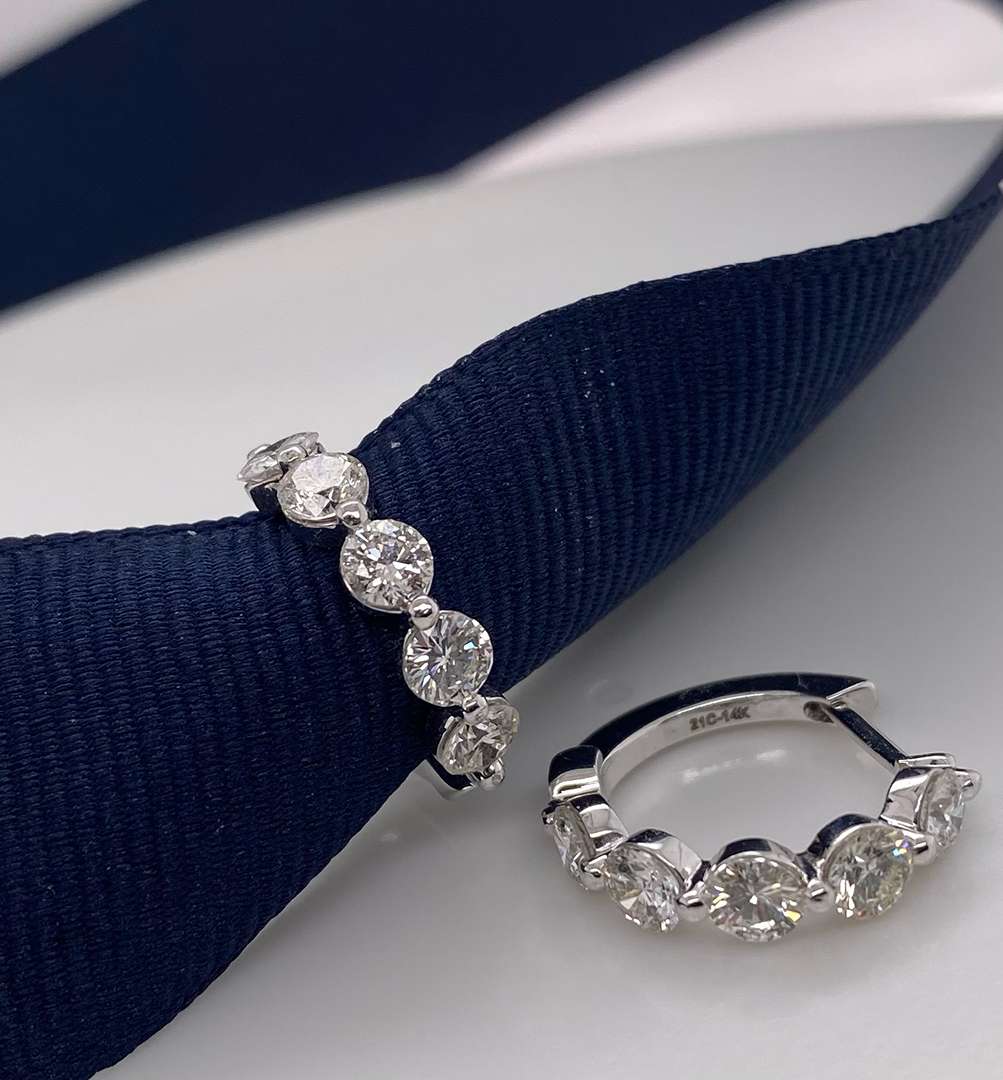 Elegant huggie hoops