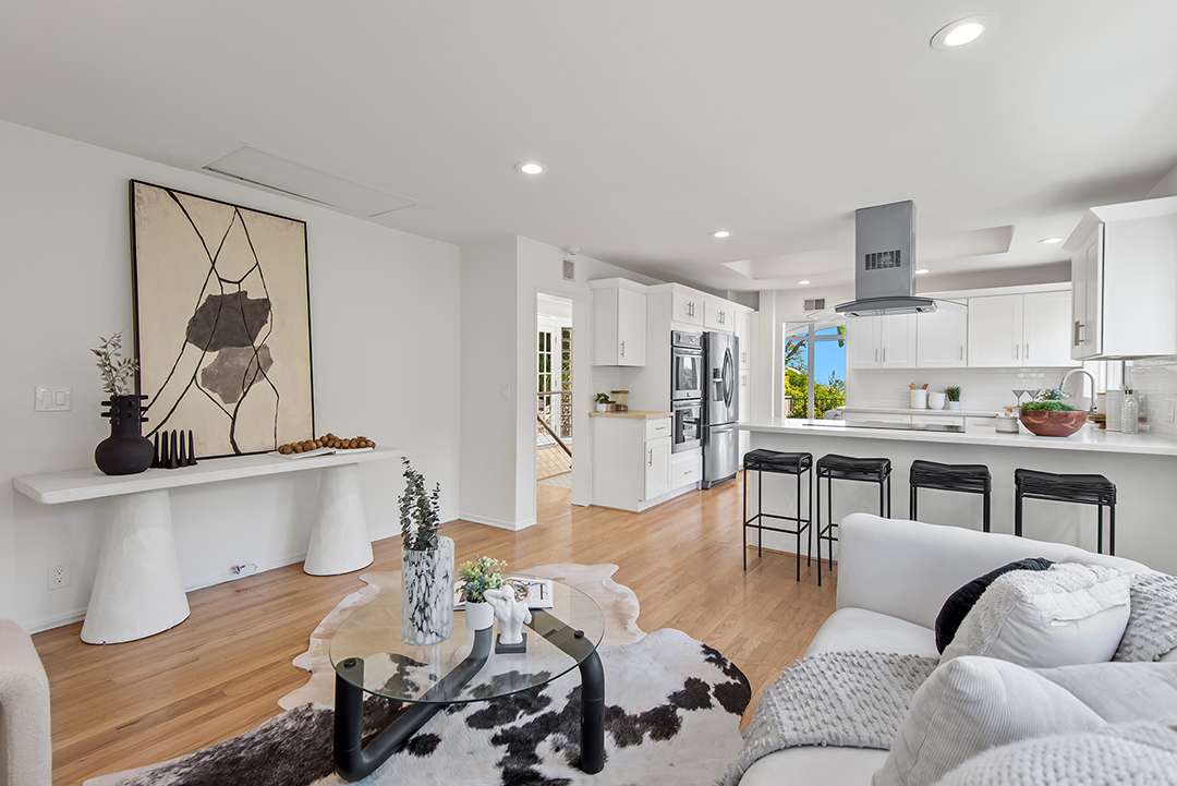 Open floor kitchen and living room