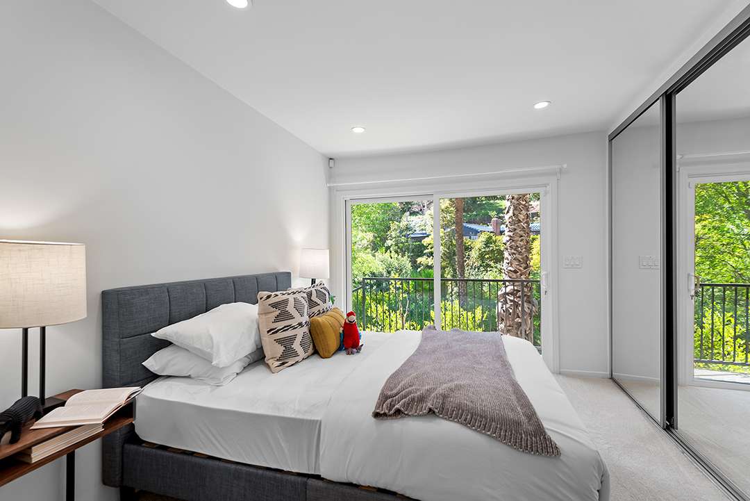 Modern bedroom with mirrored wall