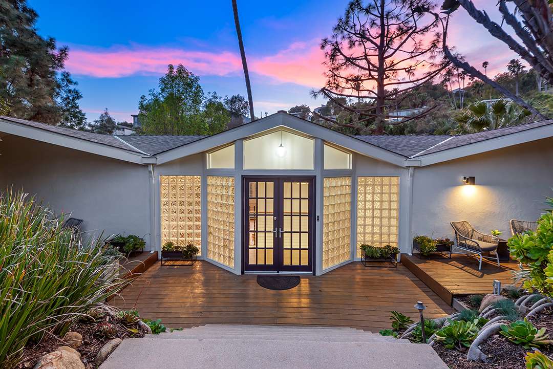 Outside Actor Nicholas Hoult's home