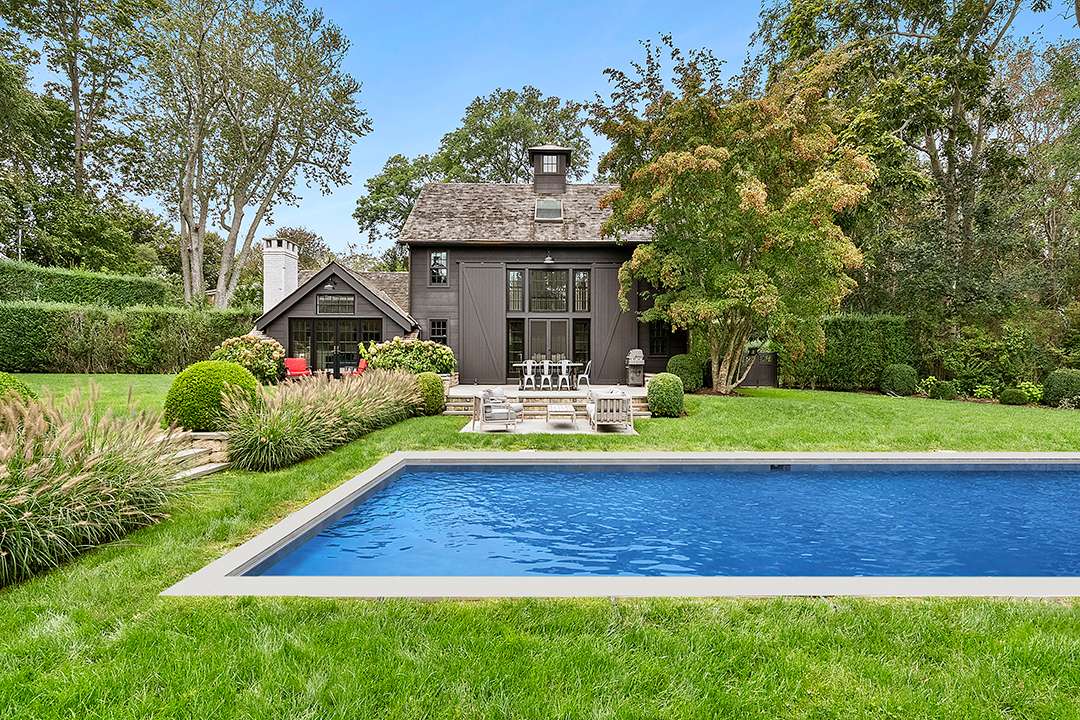 Wide Bridgehampton backyard