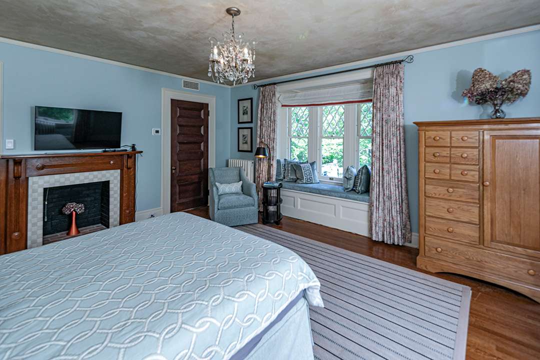 Blue bedroom with elegant chandelier