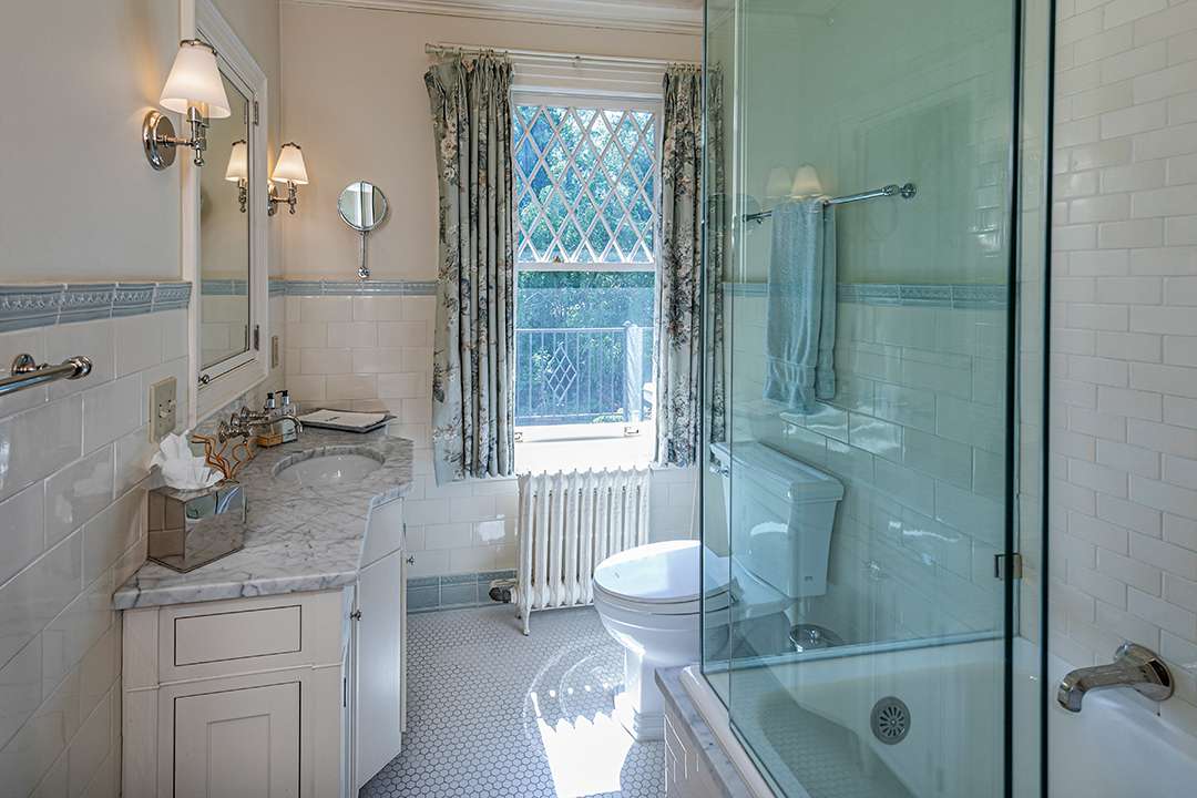 Classy bathroom with floral curtains