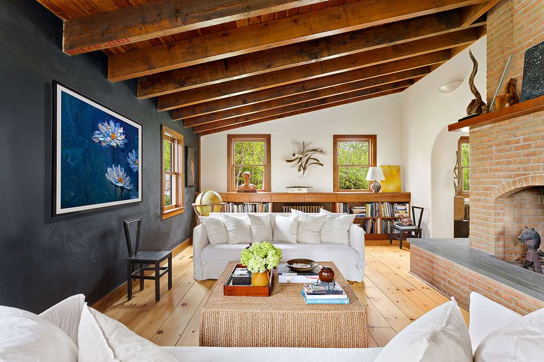 Floral painting decorates living room