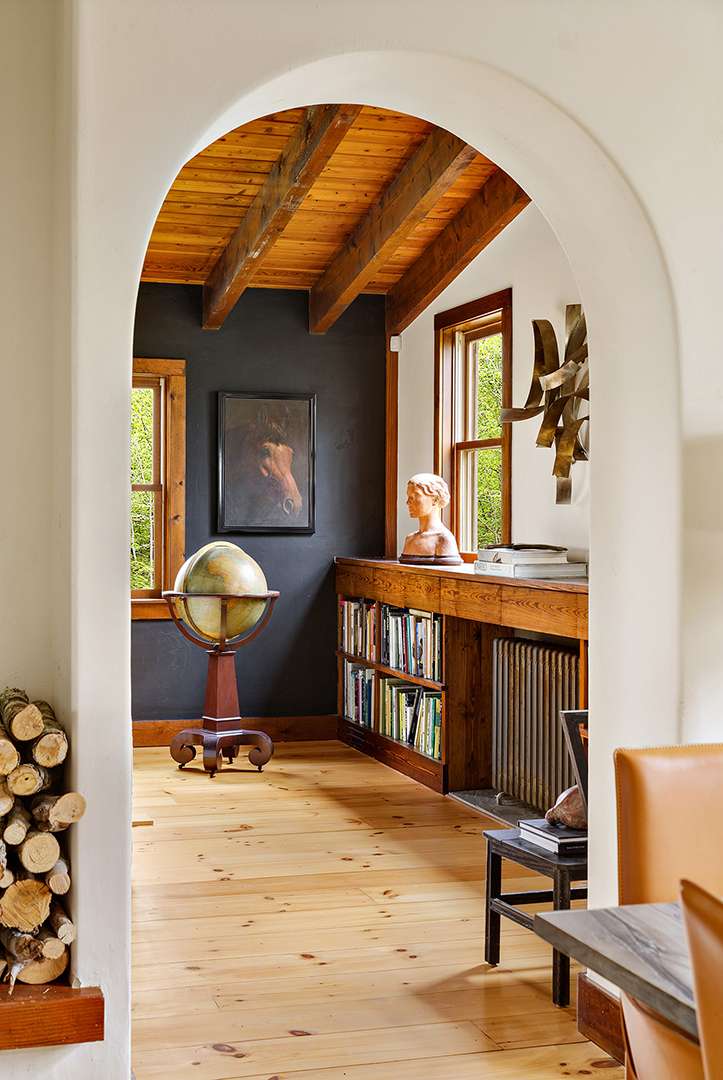 Standing globe decorates living space