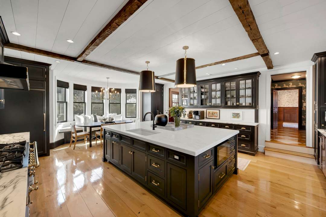 Bethenny Frankel's Greenwich house black, white, and gold kitchen
