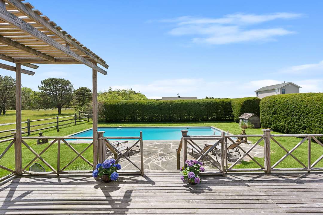 Wood deck leasing to pool