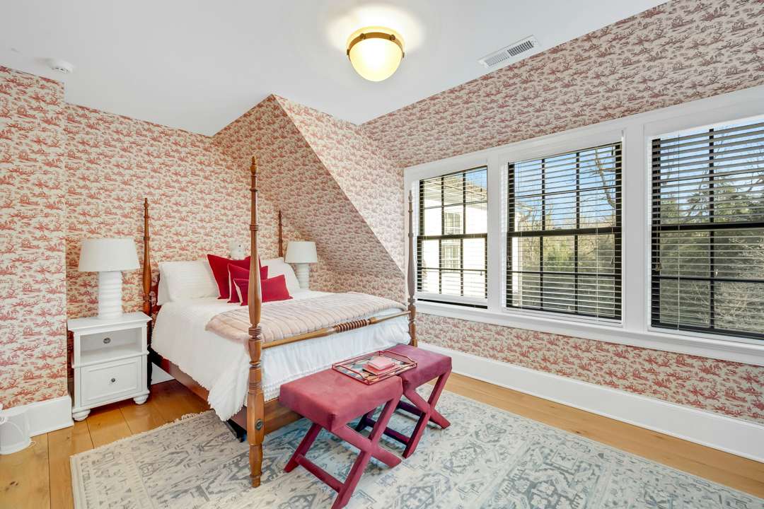 Bethenny Frankel's Greenwich house red and pink bedroom