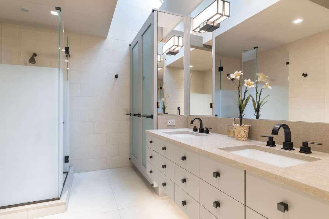 Neutral bathroom with lots of storage