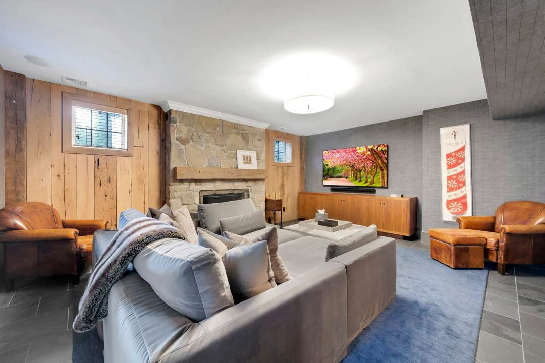 Bethenny Frankel's Greenwich living room