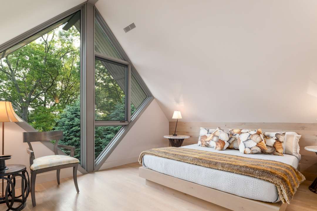 Bedroom with shell pillows and diamond window