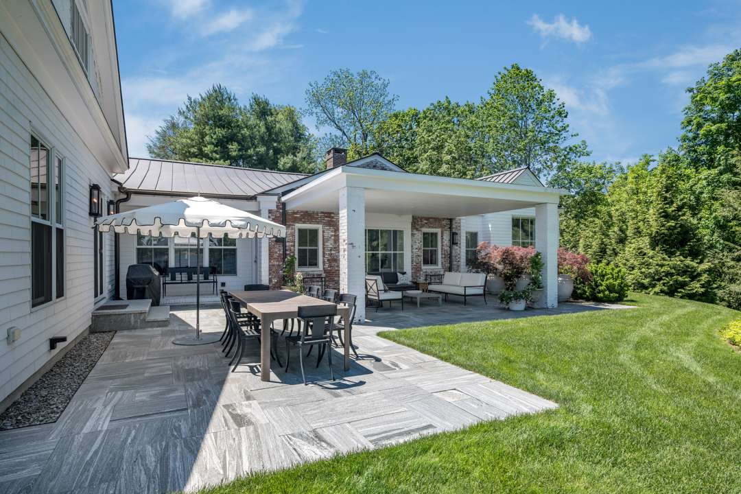 White modern backyard living and dining furniture