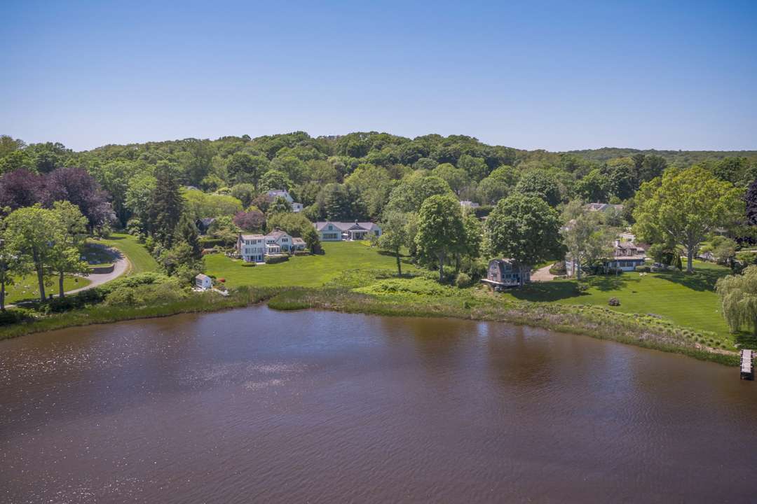 Essex, Connecticut home river front