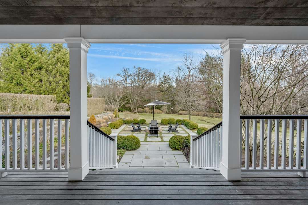 Bethenny Frankel's Greenwich house deck leading to backyard