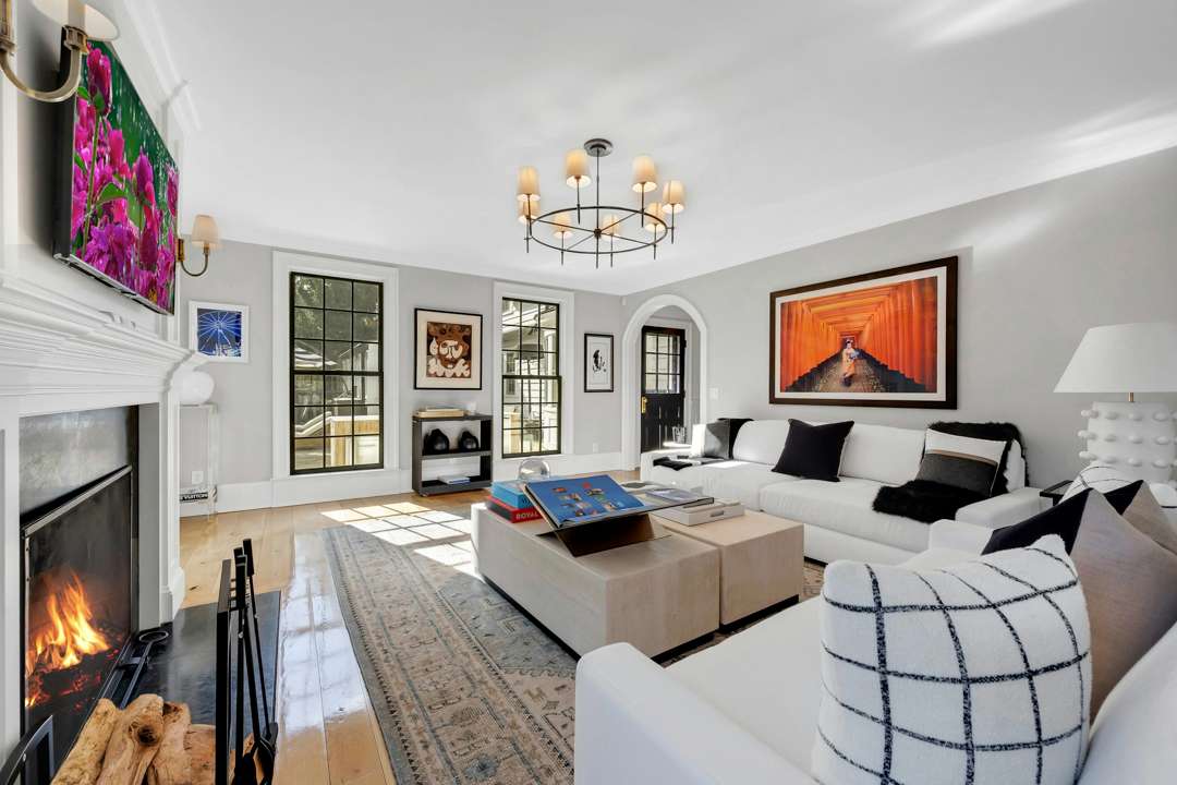 Bethenny Frankel's Greenwich house black and white living room