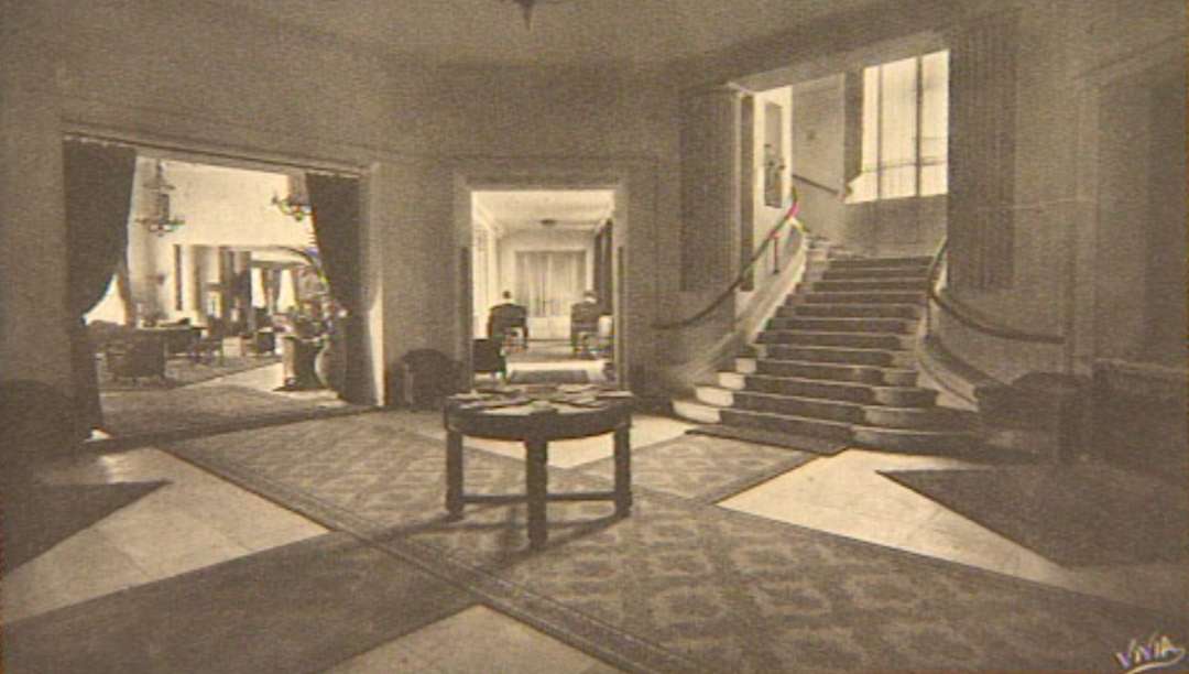 Le Provençal old lobby