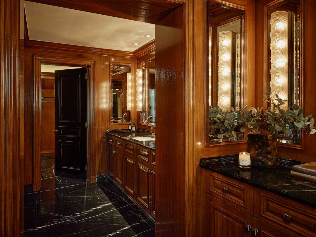 Beverly Hills home's stunning bathroom