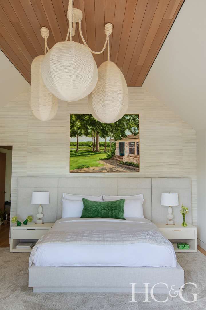 A minimalist bedroom with green accents