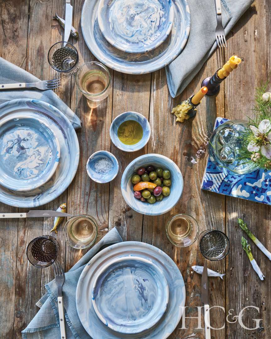 Blue and white tableware