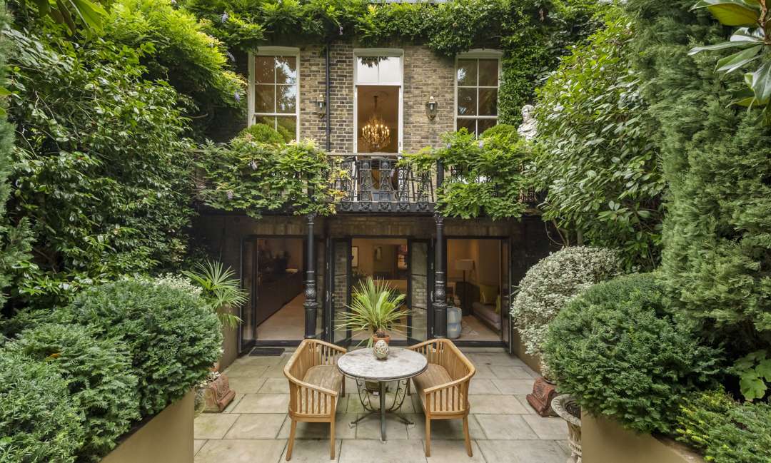 An Emmy-Winning Costume Designer and a Seasoned Architect List Their Vibrant Kensington Flat for £2.4M