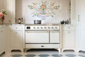19 Fabulous Kitchens Where Heirloom, Artisanal Ranges Are the Star