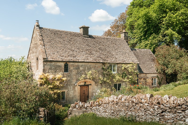An Adorable Cotswolds Cottage Where You Can Live Like You're in 'The Holiday' Asks £1.7M