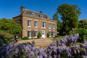 Tour an Enchanting English Manor with Bridgerton Vibes Priced at £4M