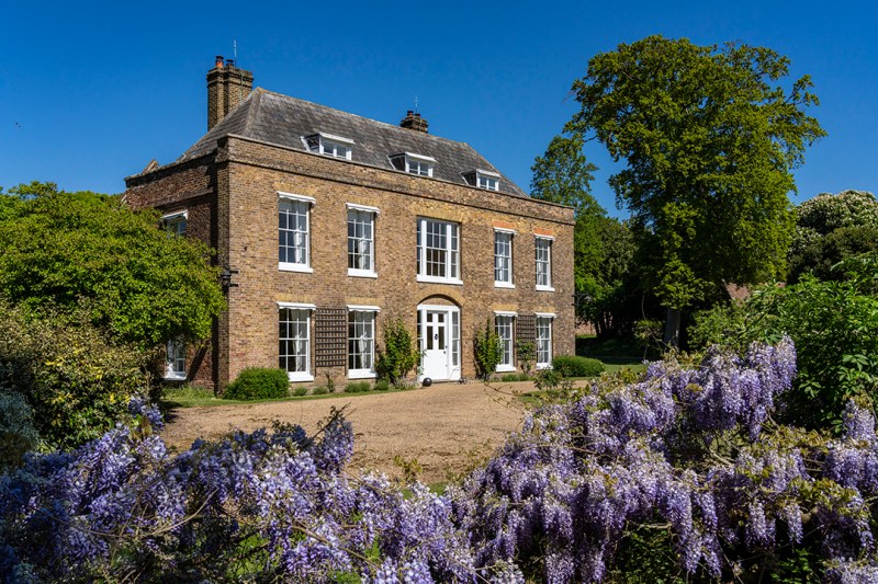 Tour an Enchanting English Manor with Bridgerton Vibes Priced at £4M
