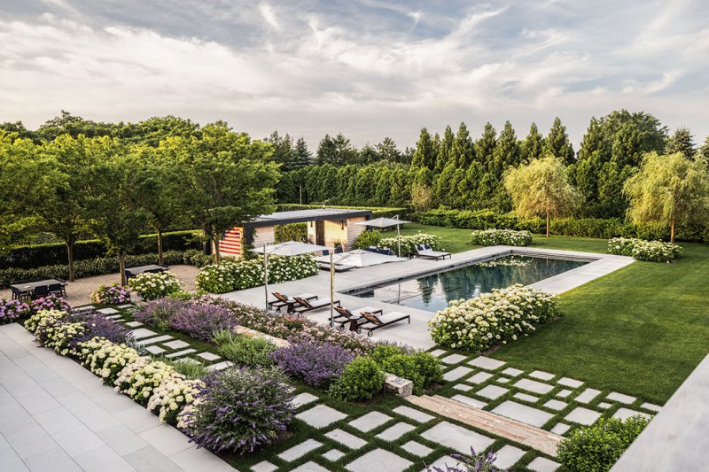 Hollander Design Creates a Garden That Feels Like Summer All Year Long