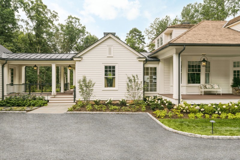 8 Striking Homes Where Siding Elevates the Architecture