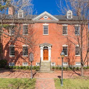 Robert E. Lee's Storied Virginia Home Gets a Price Cut