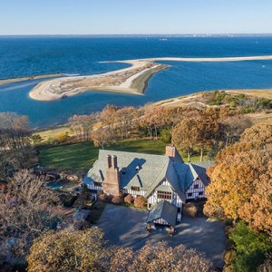 A Long Island Mansion Brad Pitt and Angelina Jolie Once Called Home Asks $55M