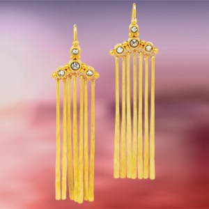 7 Glamorous Pairs of Dangling Earrings That Make a Statement