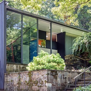 A Marvelous Midcentury Modern Comes onto the Market in Connecticut